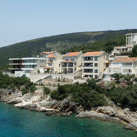 Vilena Apartmani Tivat Buitenkant foto