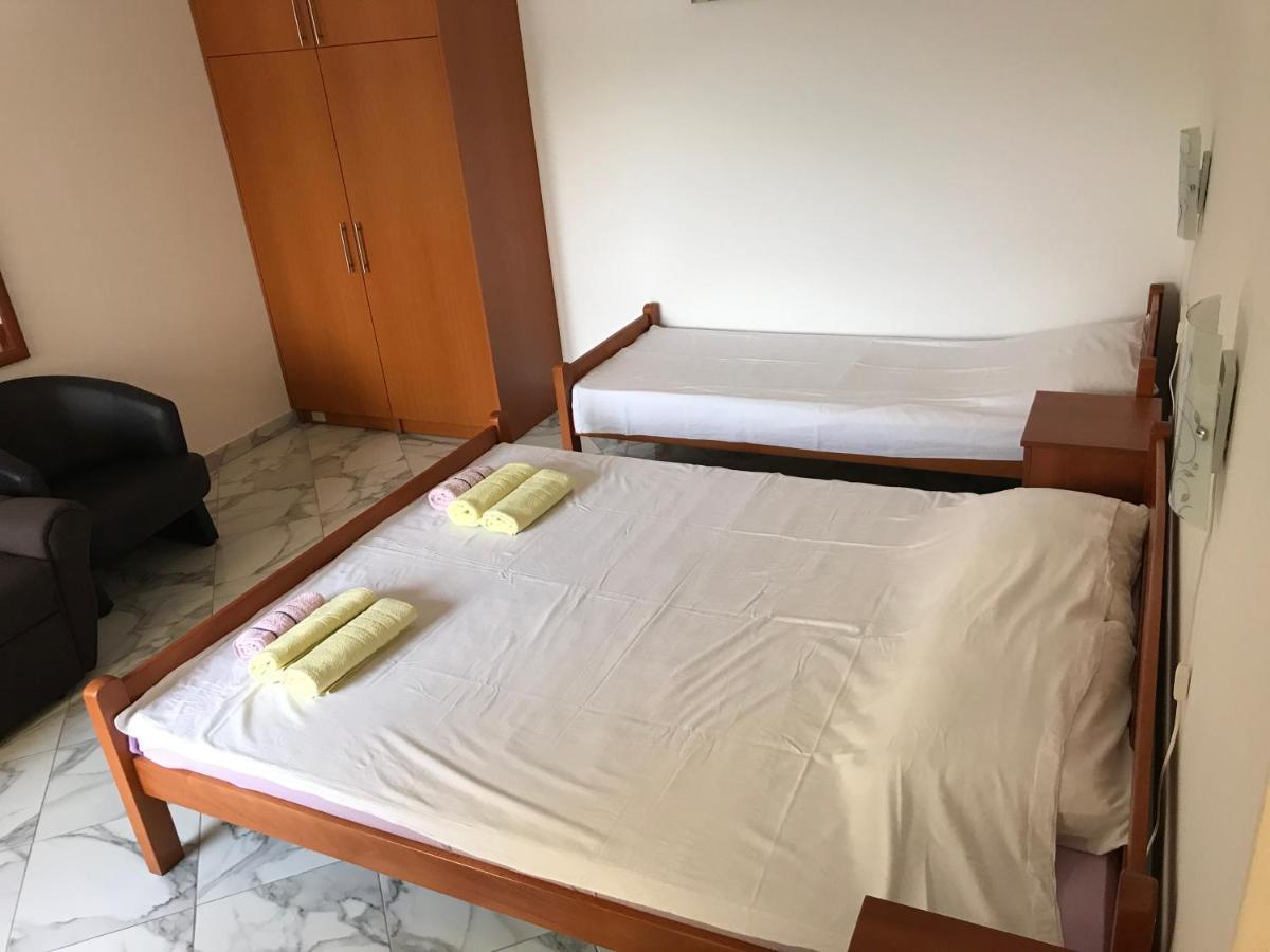 Vilena Apartmani Tivat Buitenkant foto