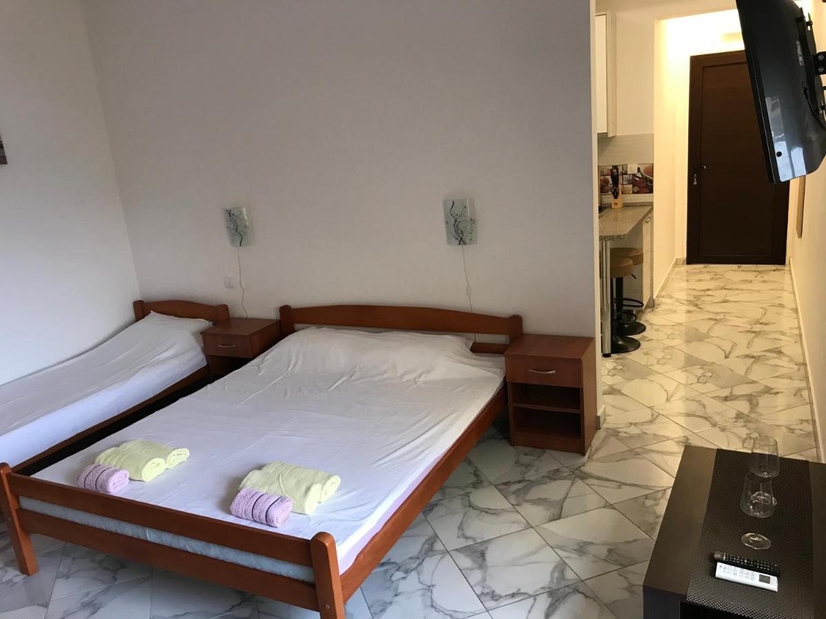 Vilena Apartmani Tivat Buitenkant foto