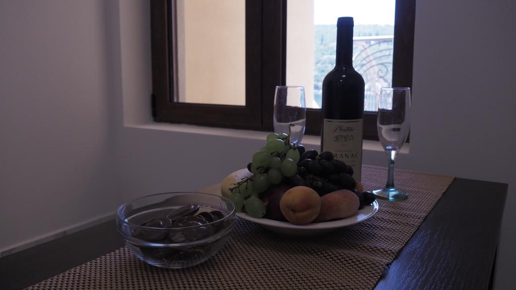 Vilena Apartmani Tivat Buitenkant foto