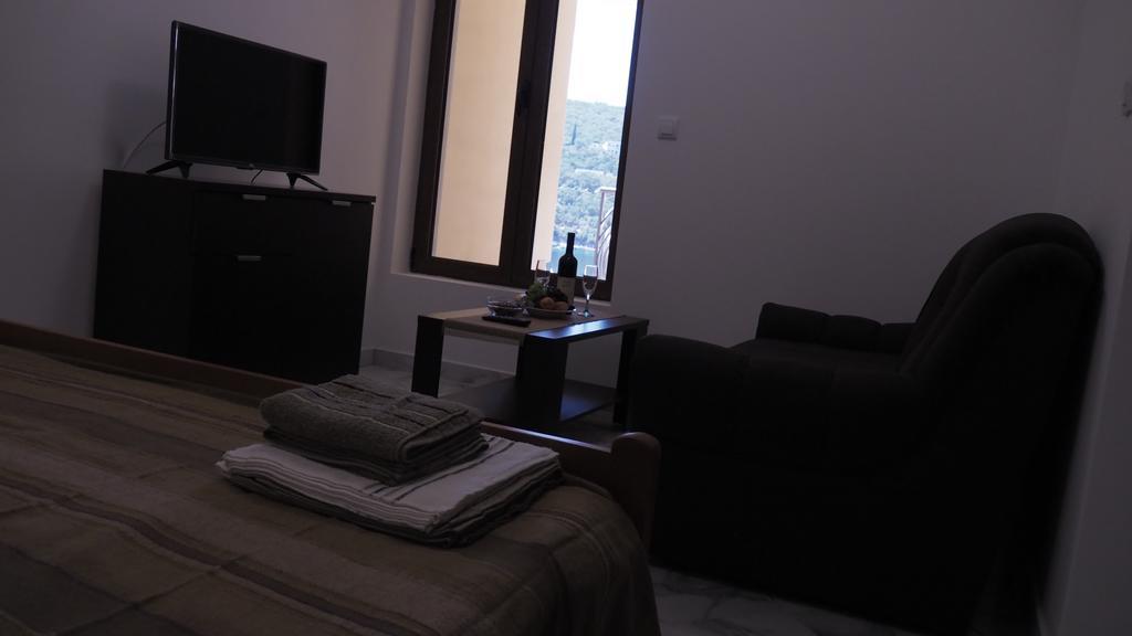 Vilena Apartmani Tivat Buitenkant foto