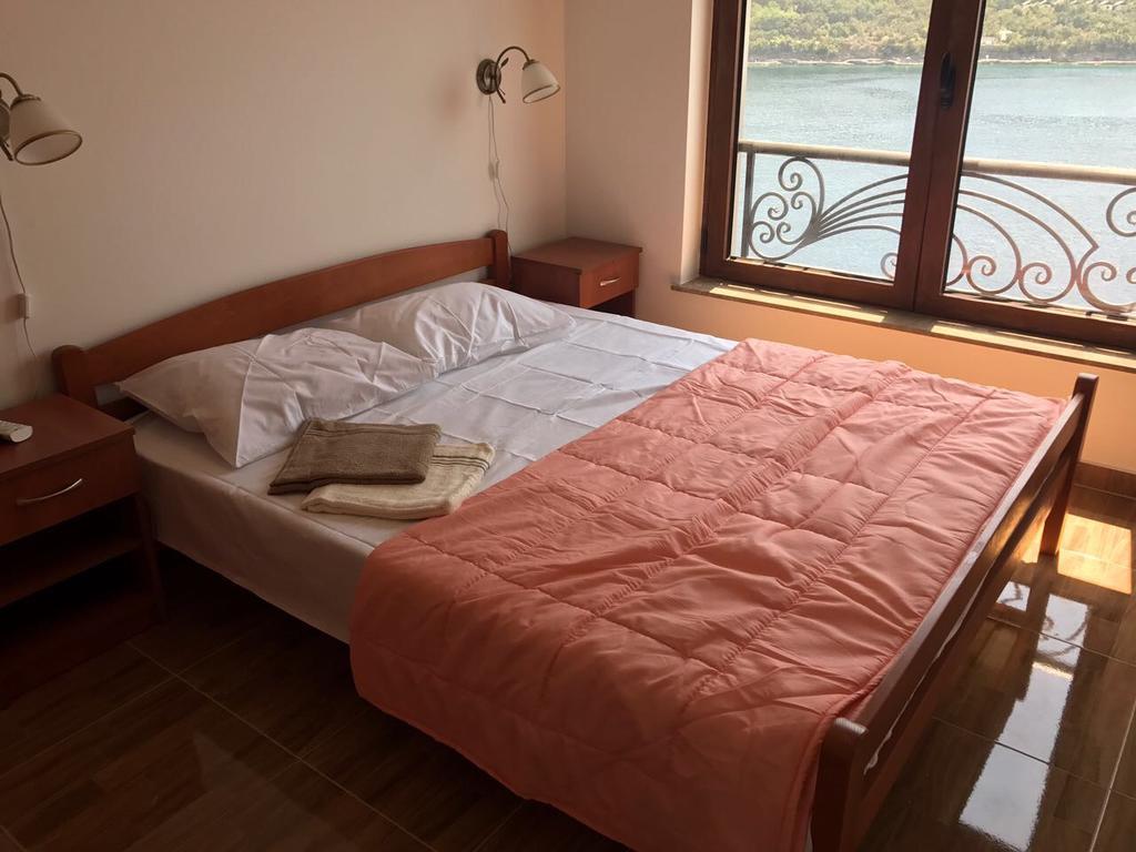 Vilena Apartmani Tivat Buitenkant foto