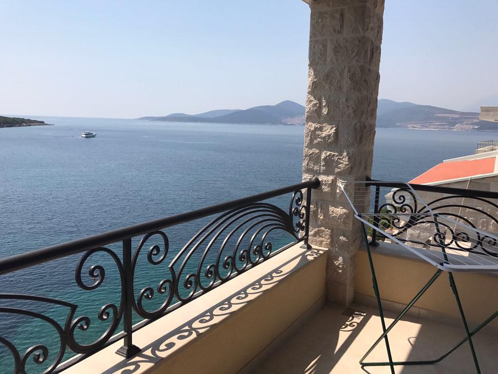 Vilena Apartmani Tivat Buitenkant foto