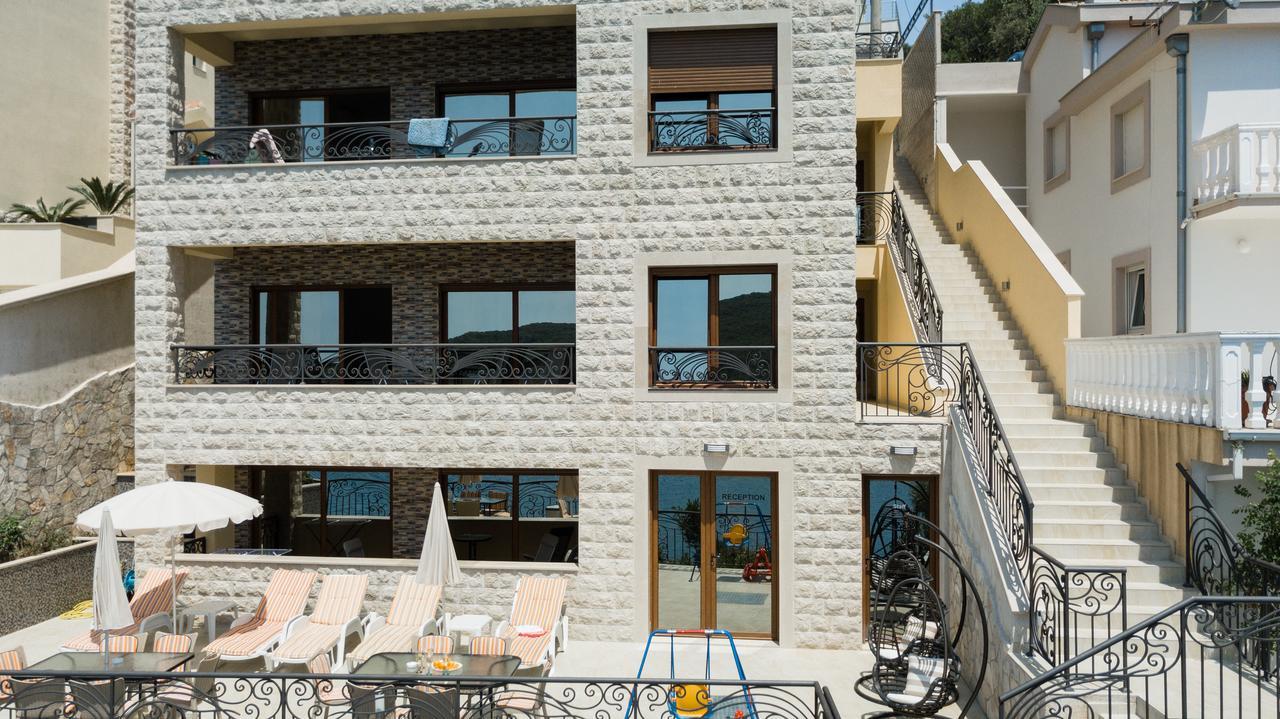 Vilena Apartmani Tivat Buitenkant foto