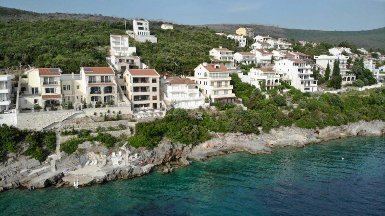 Vilena Apartmani Tivat Buitenkant foto