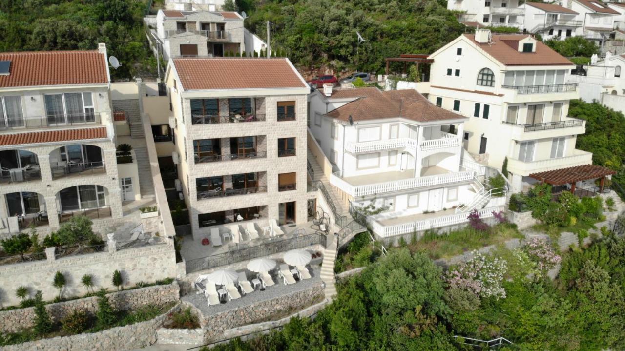 Vilena Apartmani Tivat Buitenkant foto