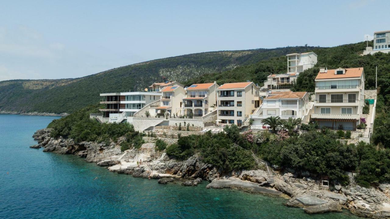 Vilena Apartmani Tivat Buitenkant foto